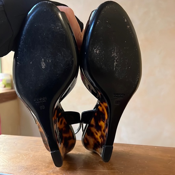EUC Gucci Patent Leather Peep Toe Tortoise Wedge Sandal - Picture 9 of 10